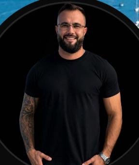 Lucas Rocha, corretor de imóveis